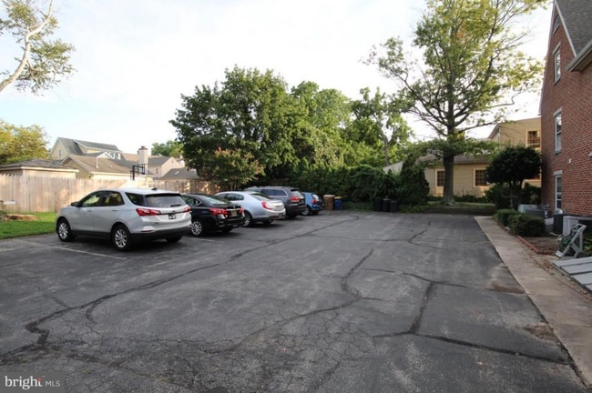 Building Photo - 147 E 3rd St