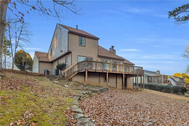 Building Photo - 1616 Maple Ridge Dr