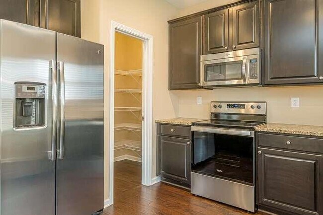 Building Photo - 9576 Rushmore Cir