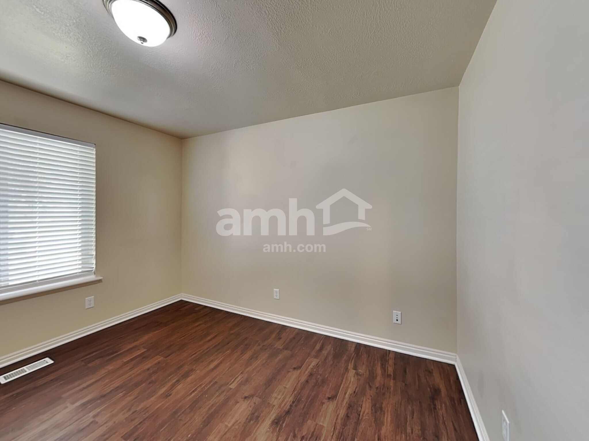 Building Photo - 1444 S 50 W