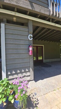 Building Photo - Cozy 1-Bedroom Rental Near Alderwood Mall ...