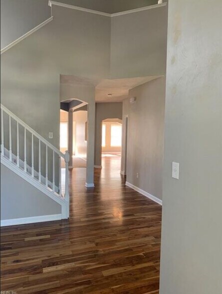 Building Photo - 713 Tallahassee Dr