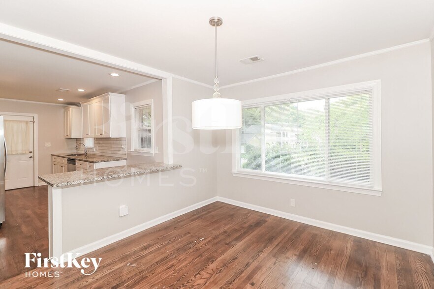 Building Photo - 2802 Glenvalley Dr