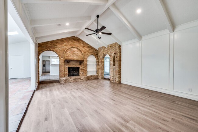 Building Photo - 1710 Green Oaks Dr