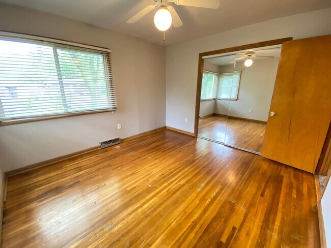 Building Photo - Now leasing for May 2026! Four Bed/Two Bath