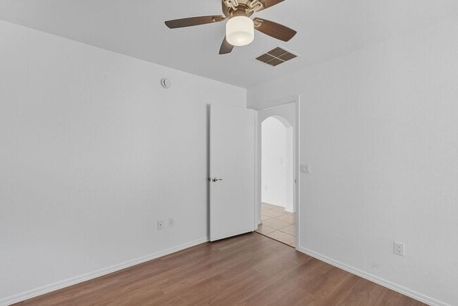 Building Photo - Bright & Inviting Tucson Home Near Davis-M...