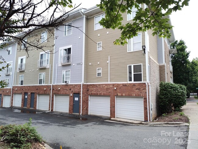 Building Photo - 552 Donatello Avenue