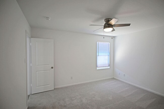 Building Photo - 2411 Shady Grv