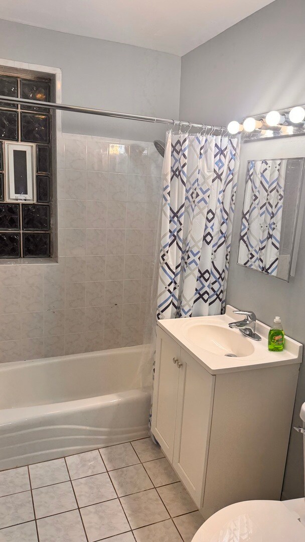 Building Photo - 2843 W Arthur Ave