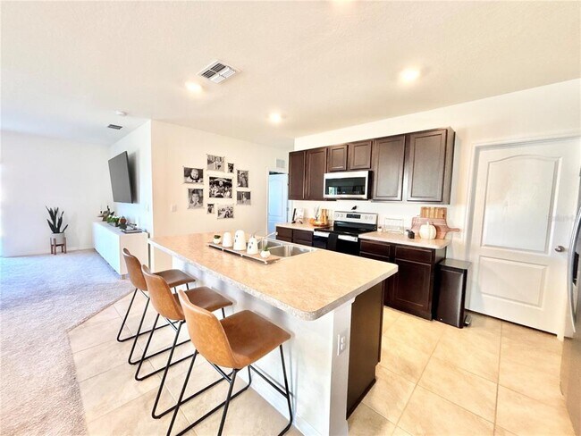 Building Photo - 2371 Brassie Ct