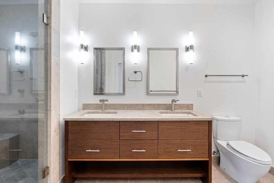 Main Bath - 2731 Boylston Ave E