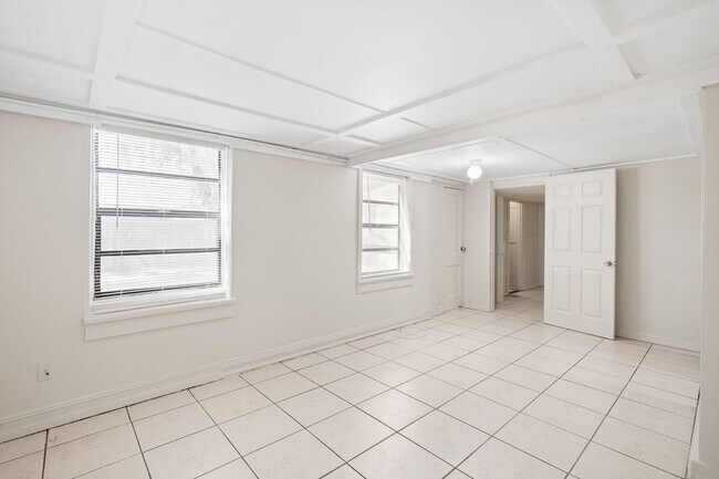 Building Photo - 2242 23rd Ave S