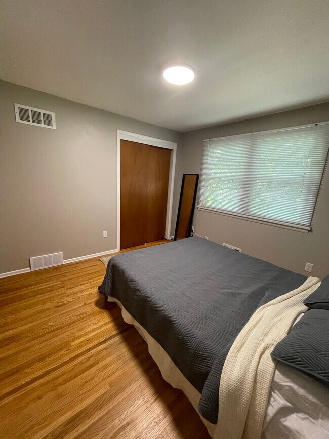 First bedroom upstairs (queen bed pictured) - 2591 Buffalo Rd