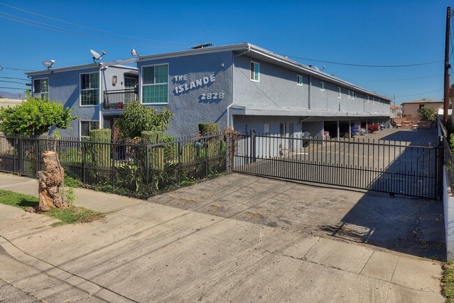 Building Photo - The Islander