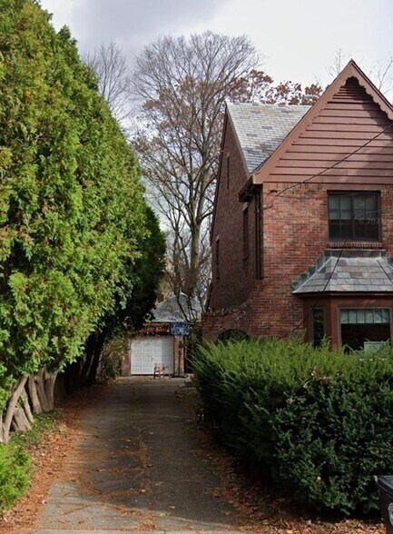 Building Photo - 15 Winthrop Rd