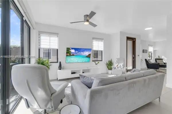 Building Photo - 6035 NW 104th Path