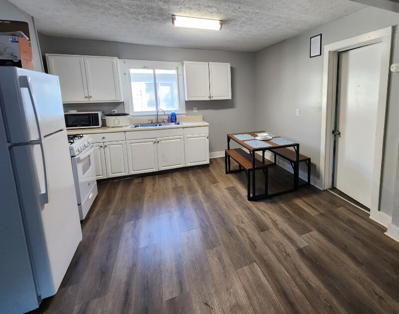 Building Photo - 20 S Back River Rd