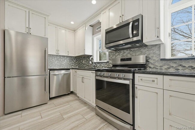 Building Photo - 18 Durham Rd