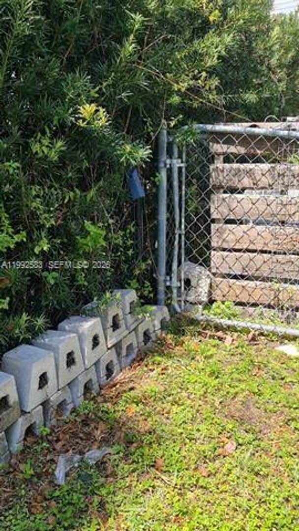 Building Photo - 6130 SW 64th Ave