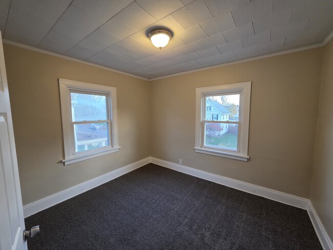 Building Photo - 423 Cypress Ave