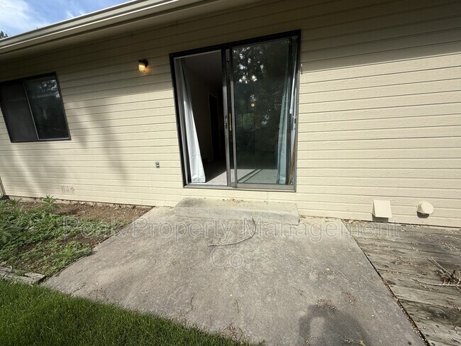 Building Photo - 2720 Sagebrush Dr
