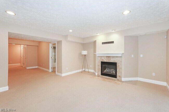 Building Photo - 3729 Edgehill Dr