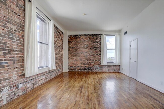Building Photo - 915 Franklin St