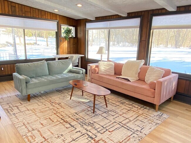 Building Photo - 15 Winchester Dr