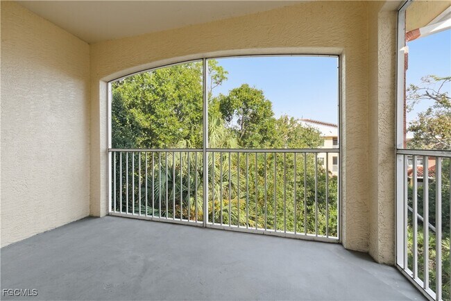 Building Photo - 6321 Aragon Way