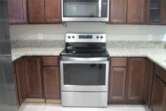 Building Photo - 13900 Lake Placid Ct