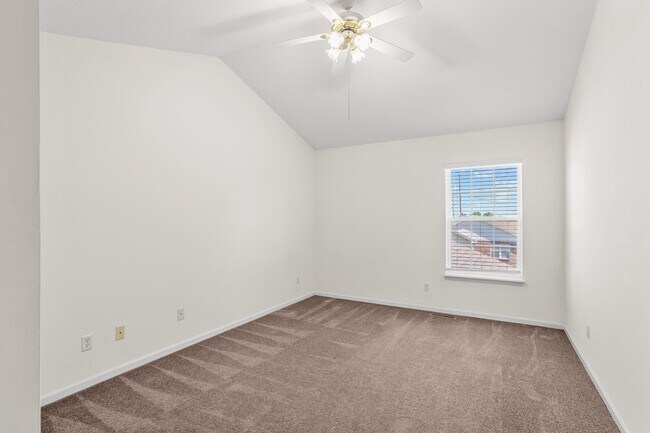 Building Photo - 2418 Northampton Dr