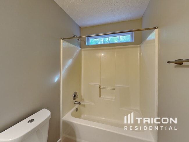 Building Photo - 138 Oak Grove Pl