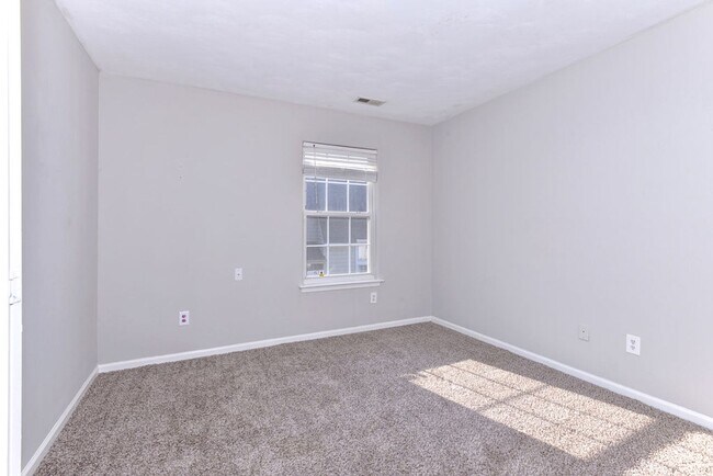 Building Photo - Nicely Updated Condo in Great Neighborhood