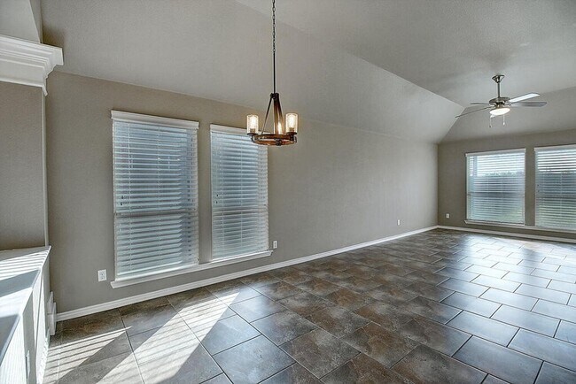 Building Photo - 7637 Cattlemen Dr