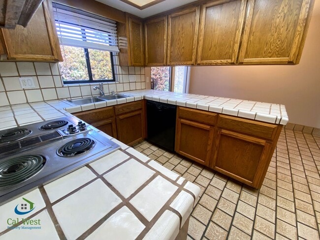 Building Photo - $5995 - Spacious 4 Bed/2 Bath Los Gatos Ho...