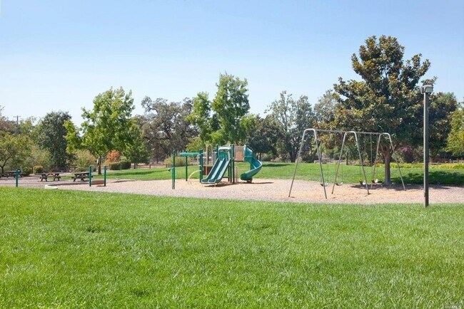 Building Photo - Desirable Windsor 3 bed 2 bath home