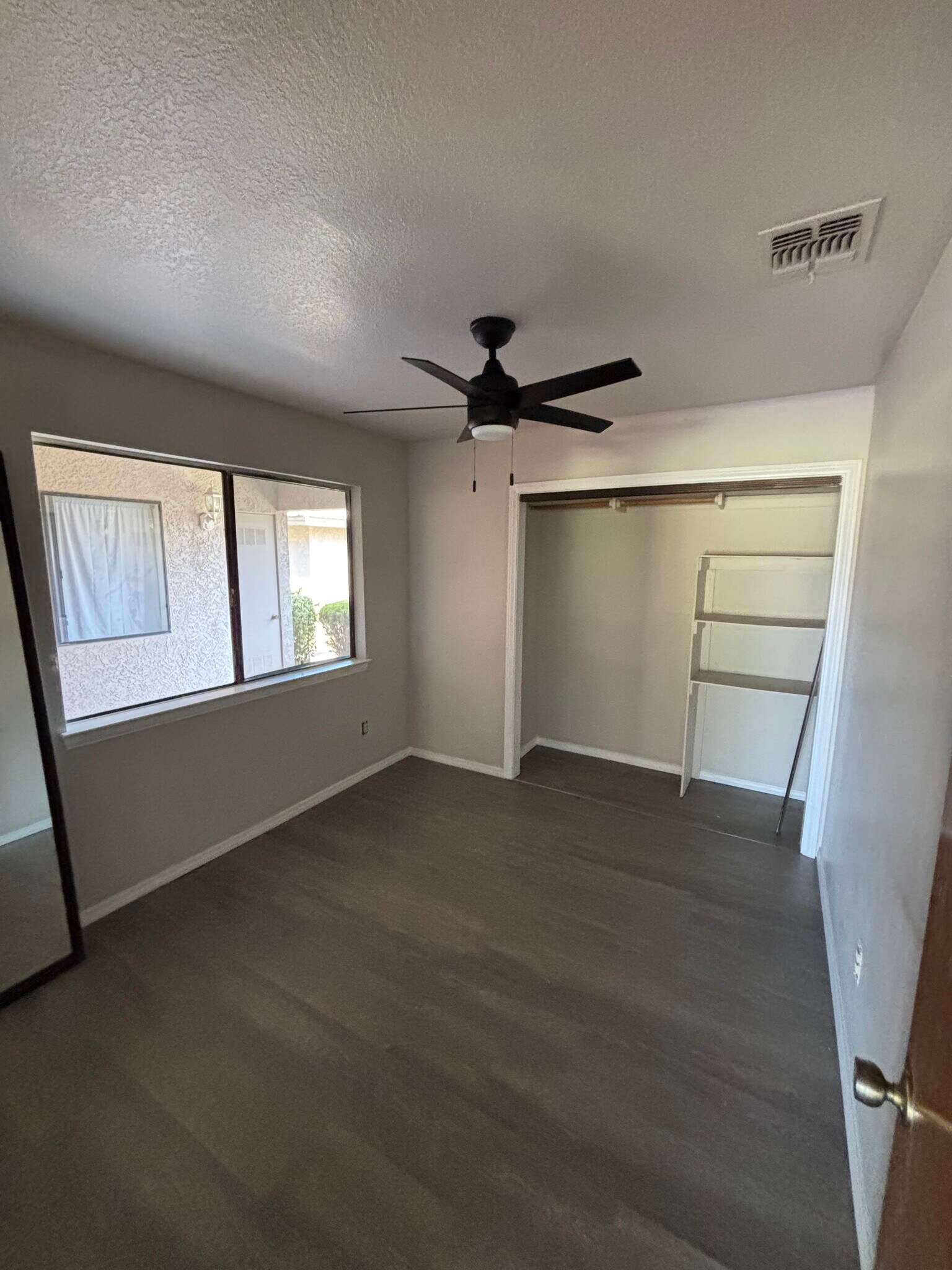Building Photo - 27535 Lakeview Dr