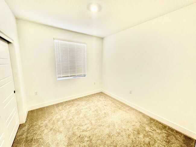 Building Photo - 5-Bedroom Lennar in Riverstone Community
