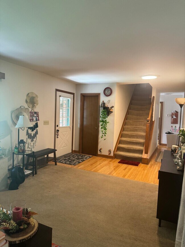 Building Photo - 8976 Lyniss Dr