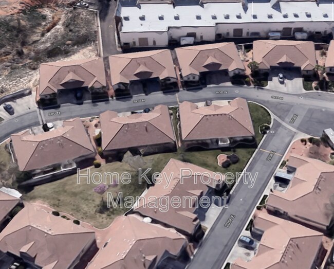 Building Photo - 2056 E Middleton Dr