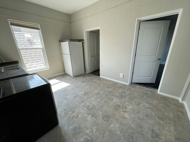 Building Photo - 1703 Holman St