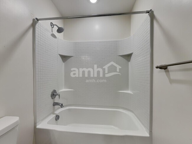 Building Photo - 330 Crabapple Cir