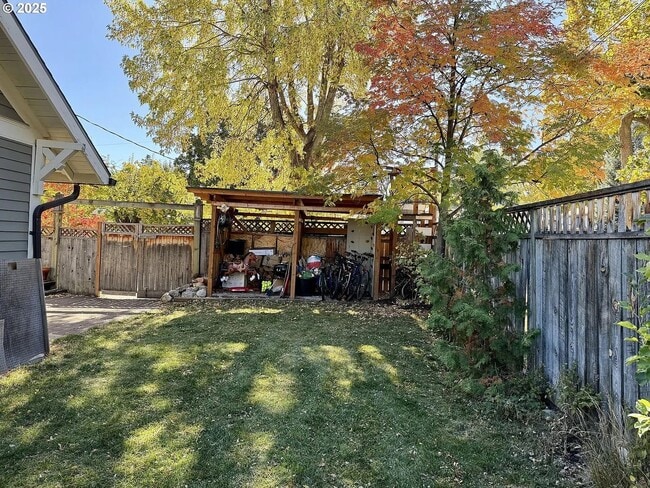 Building Photo - 1702 Cedar St