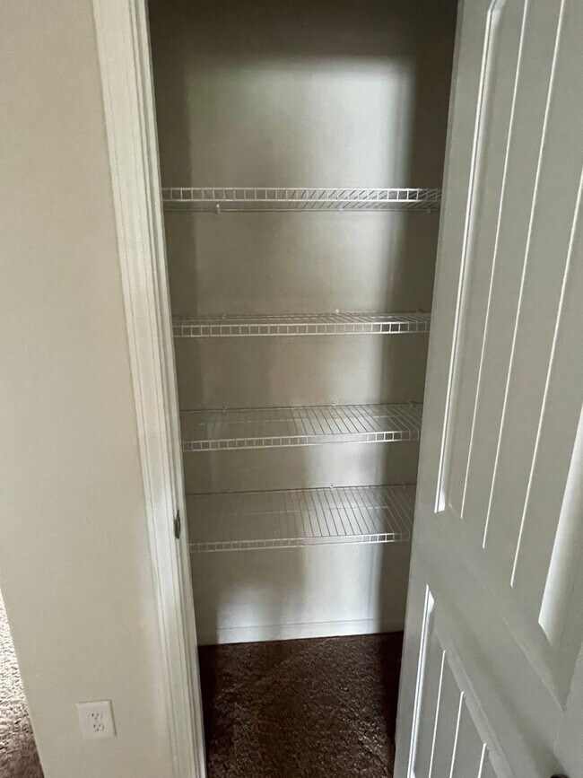 Building Photo - Charming 3-bedroom Single Family Home.