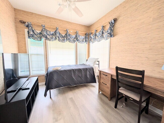 Building Photo - 9772 Leyland Dr