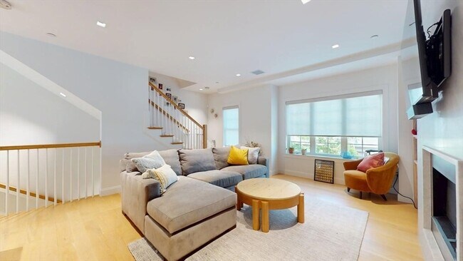 Building Photo - 21 Crowninshield Rd