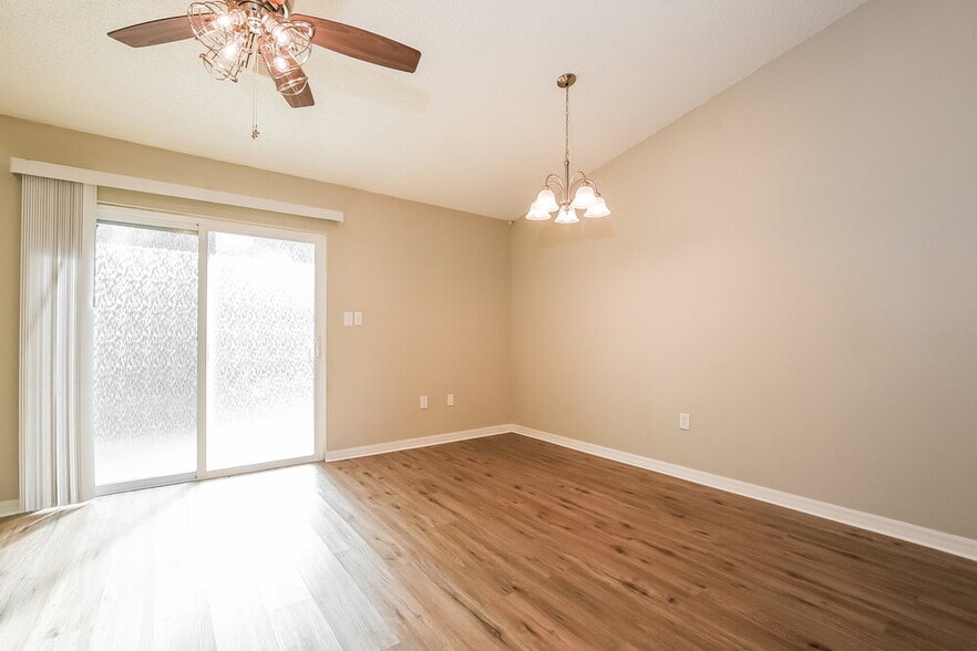 Building Photo - 3544 Lake Eleanor Dr