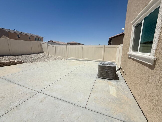 Building Photo - Beautiful Two Story Home, 3 Bedrooms, 2.5 Bathrooms, Solar Panels,
