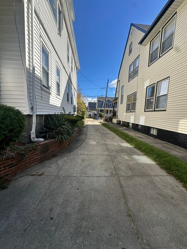 Building Photo - 155 Woodside Ave