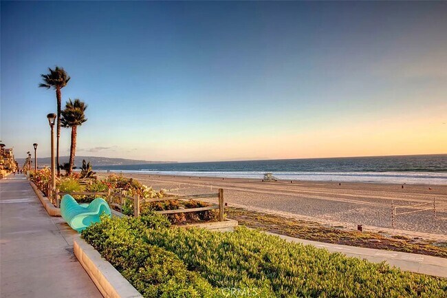 Building Photo - 326 Rosecrans Ave